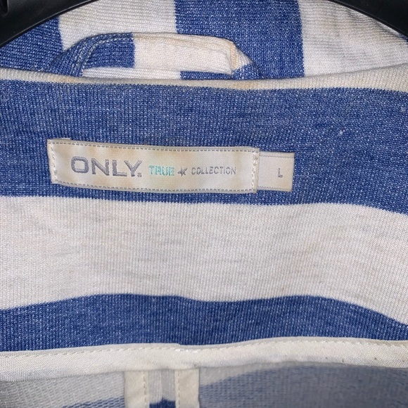 Blue & white blazer. - Picture 2 of 2